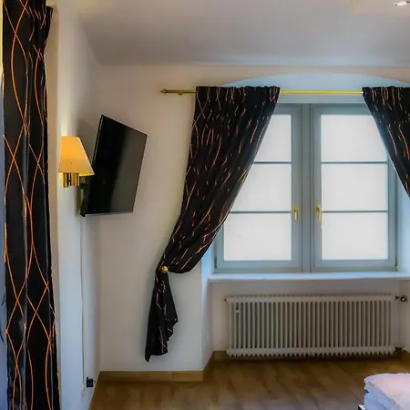 Schloss Neuburg Hotel 4*