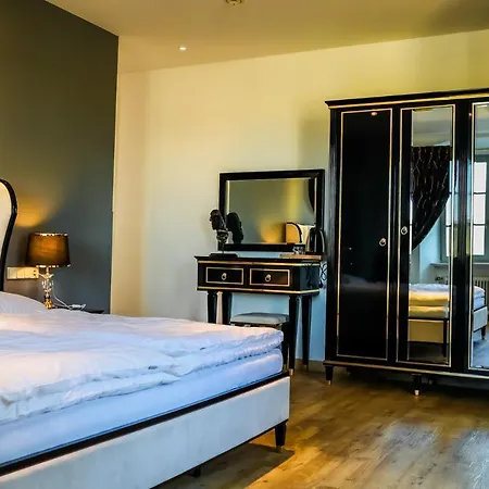 Hotel Schloss Neuburg 4*
