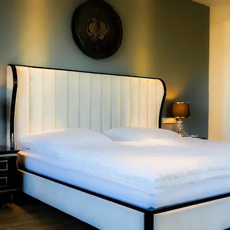Schloss Neuburg Hotel 4*