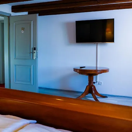 Schloss Neuburg Hotel 4*