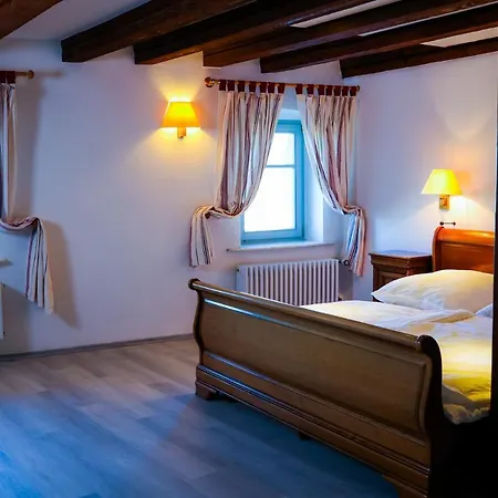 Hotel Schloss Neuburg 4*