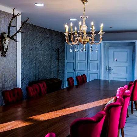 Schloss Neuburg Hotel 4*