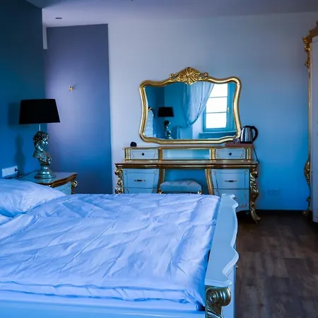 Schloss Neuburg Hotel 4*