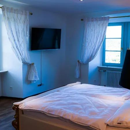 Schloss Neuburg Hotel 4*